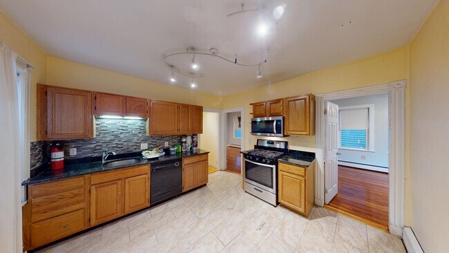 Building Photo - 46 Middle St Unit 3 Rental