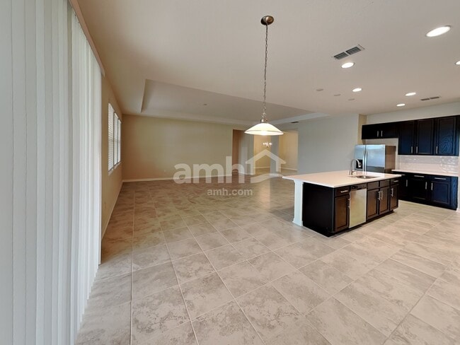 Photo - 1813 Henley St