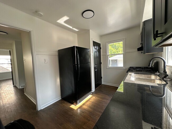 Photo - Beautiful 4 bedroom house in great Dolton ...