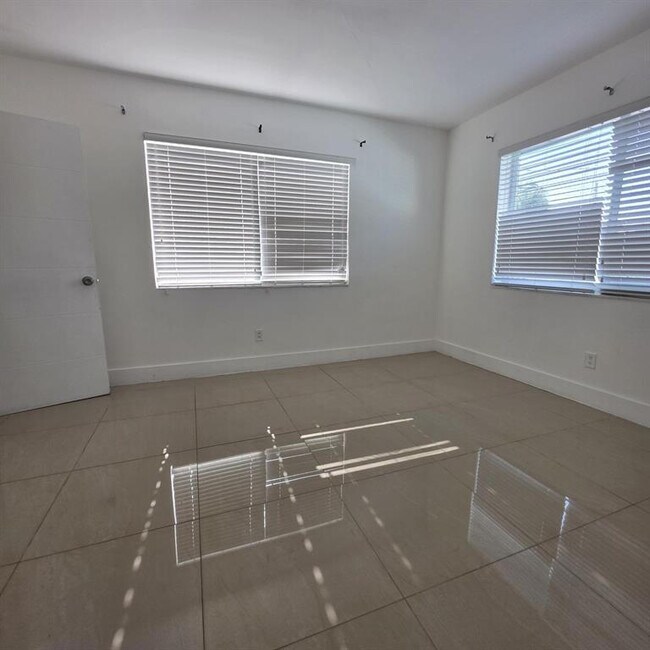 Photo - 181 NE 168th St
