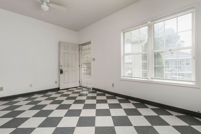 Photo - 705 M St Unidad #1