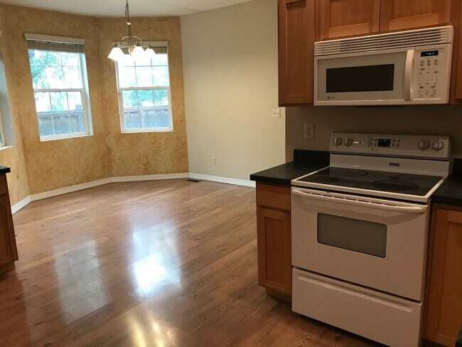 Photo - Beautiful 3 Bedroom 2 Bathroom House  **2 ...