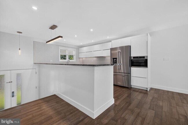 Photo - 1604 Martha Terrace
