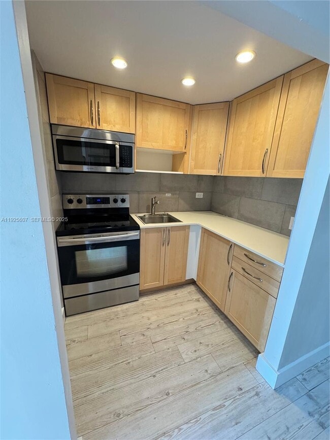 Building Photo - 7904 West Dr Unit 909