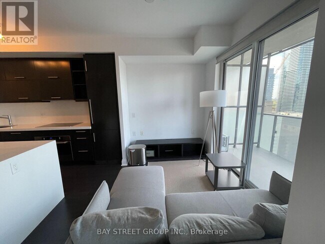 Photo - 1080 Bay St. Unité 2811