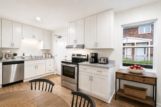 Townhouse Kitchen - Cover Image - Maple Creek
