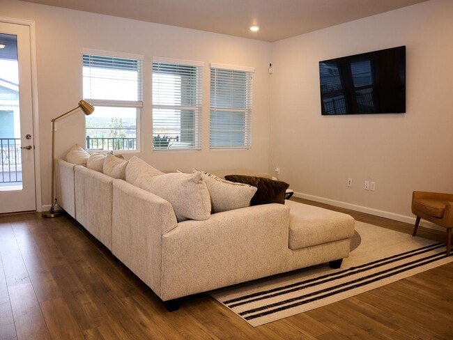 Photo - 8848 Fraser River Lp