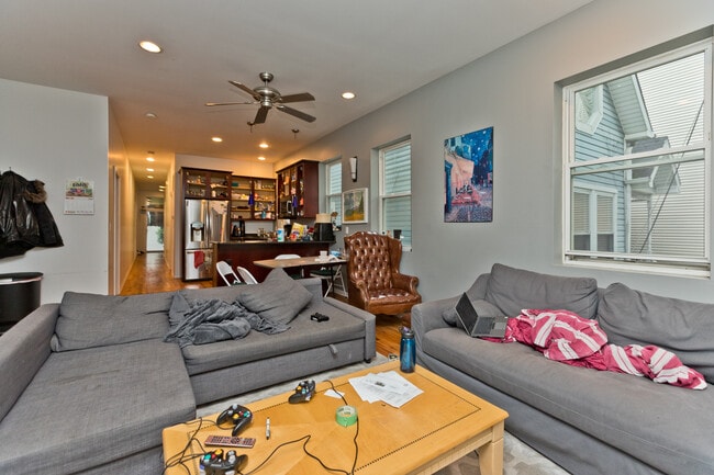 Photo - 2439 W Homer St Unit 1