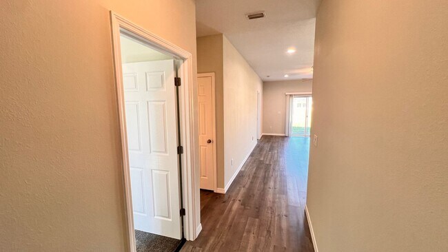 Photo - DISCOVER THE BEAUTIFUL 2 Bd/2Ba Duplex in Sebring!!