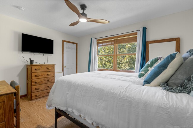 Photo - 33 Big Spruce Ln