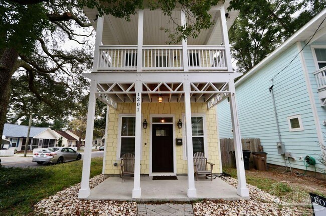 Photo - 1201 N Davis Hwy Casa