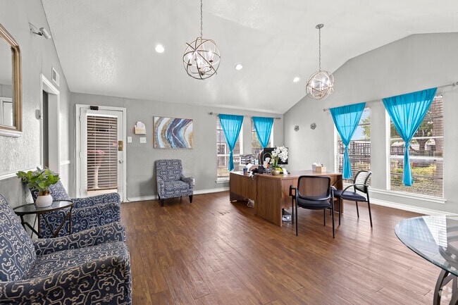 Interior de la oficina de arrendamientos - Carriage House