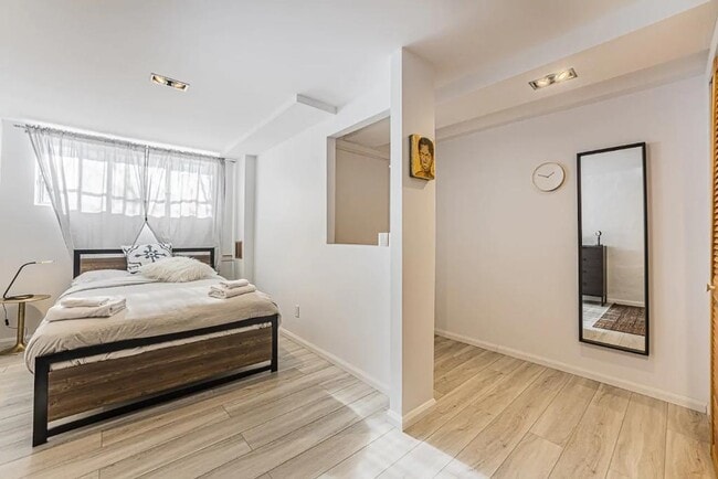 Photo - 7201 Rue Boyer Unit A