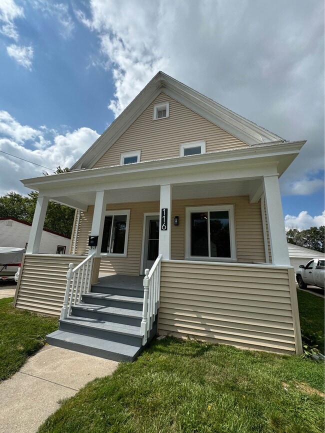 Building Photo - 116 York St