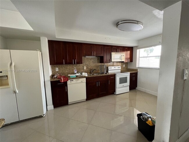 Photo - 7106 NW 169th St