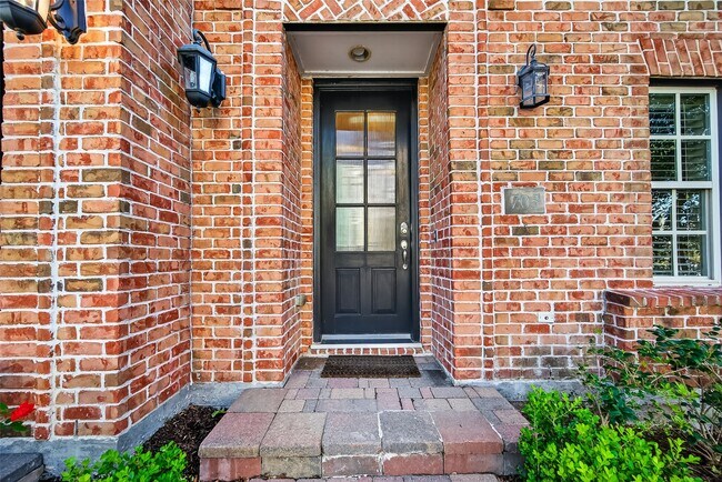 Photo - 705 Delano St