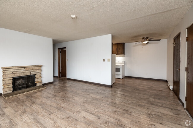 2BR, 1BA - 825SF - Living Room - Country Club View