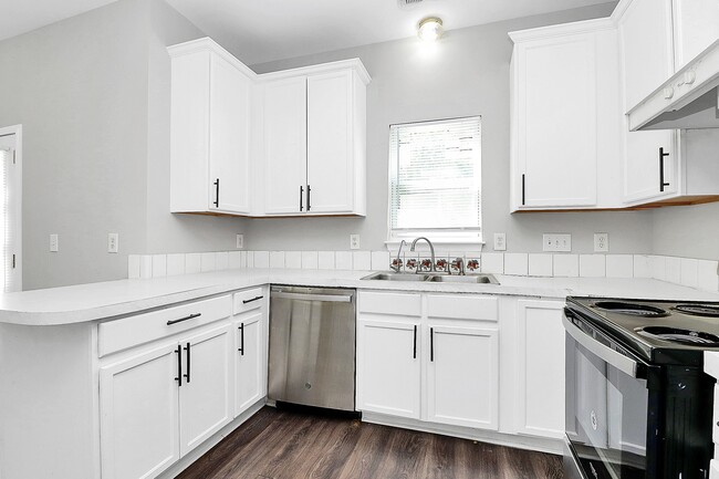 Photo - 3731 Bullard St