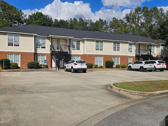 Building Photo - 2533 Hilltop Dr Unit 1