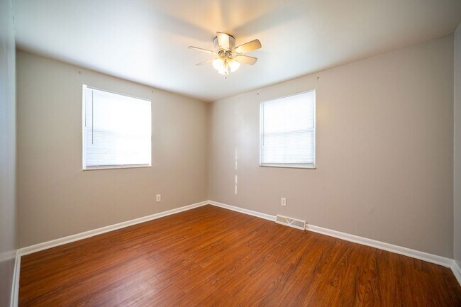 Photo - 472 Elsmere St Unit C