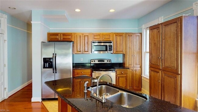 Photo - 409 Dinwiddie St