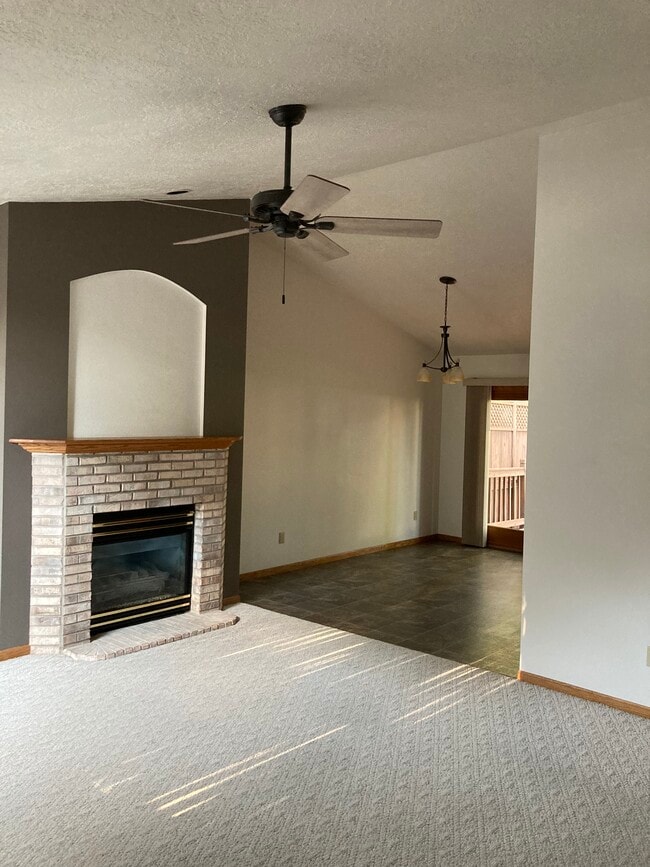 Living Room - 817 Thelosen Dr