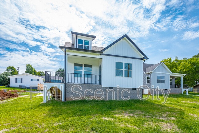 Building Photo - 2631 Rogers Dr SE Rental