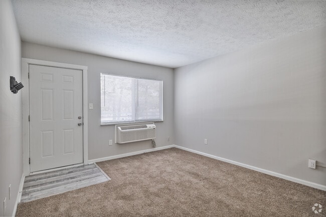 1BR, 1BA - 500SF - Living Room