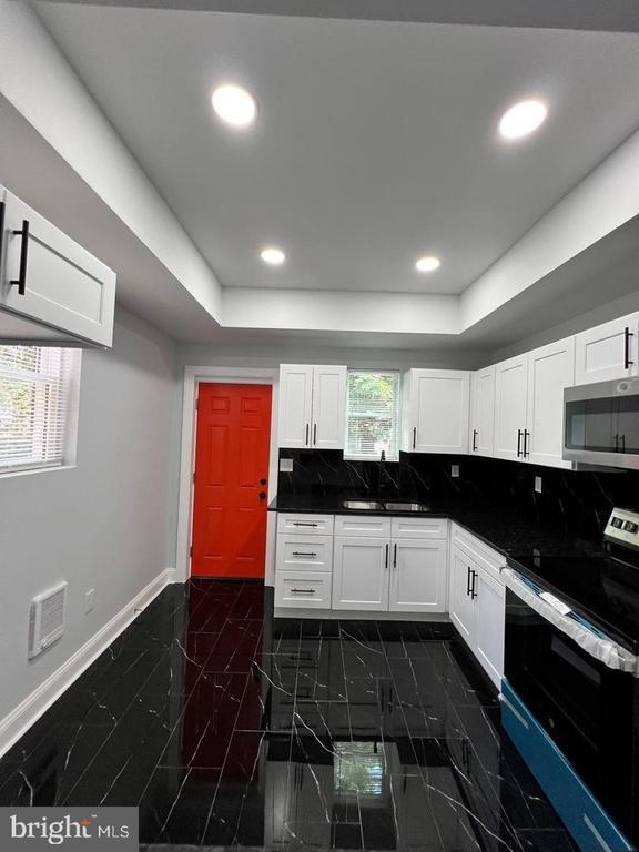 Photo - 6645 Vandike St