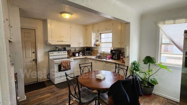 Building Photo - 1023-1029 North Washington Avenue - 1029