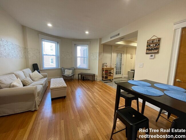 Photo - 71 Babcock St Unit #2