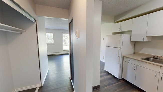 Photo - 5117-5144 44 St Unité 104