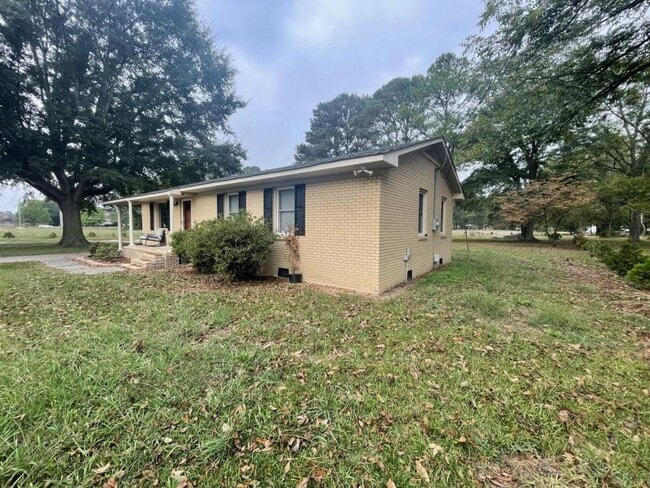 Photo - 305 Gough St