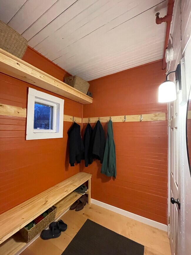 Mud Room - 18 Bradley St Unit #2