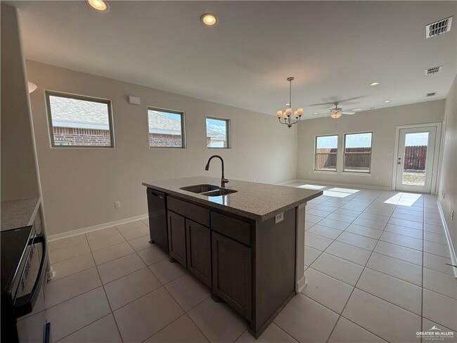 Photo - 15 S Templo Dorado