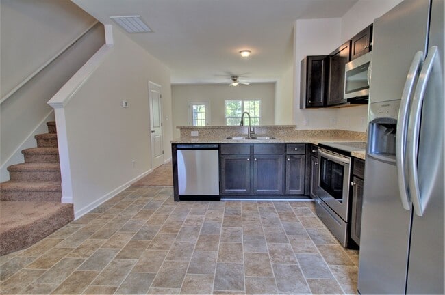 Photo - 2 BR/ 2.5 Bath Townhome located in The Tow...