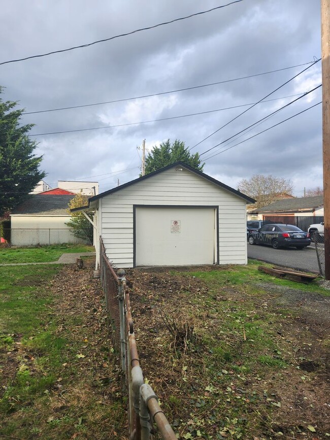 Photo - Charming 2 BR 1 Ba Single Family Residence Near Mall and Restaurants