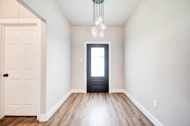 Photo - 6731 New York St