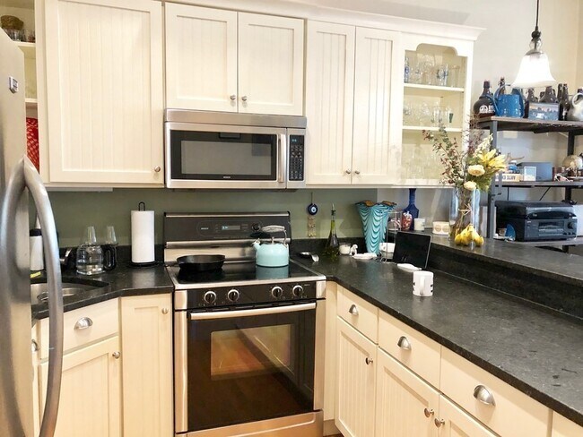 Photo - 220 W Springfield St