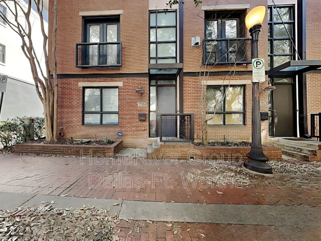 Photo - 2914 Woodside St Townhome