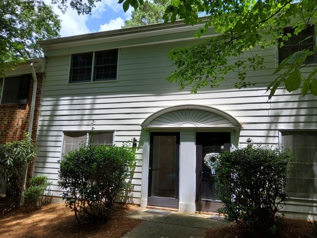Building Photo - GEORGETOWN - WFU! Rental