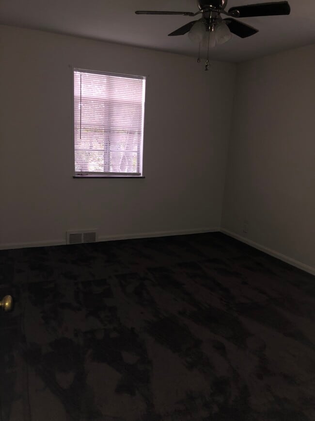 Building Photo - 224 Ridgeway Ave Unit 3