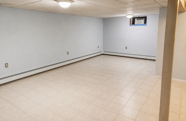 52 Tiffany St Unit 1
