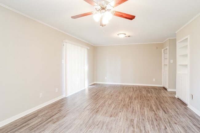 Photo - 13322 Oak Leaf Ln