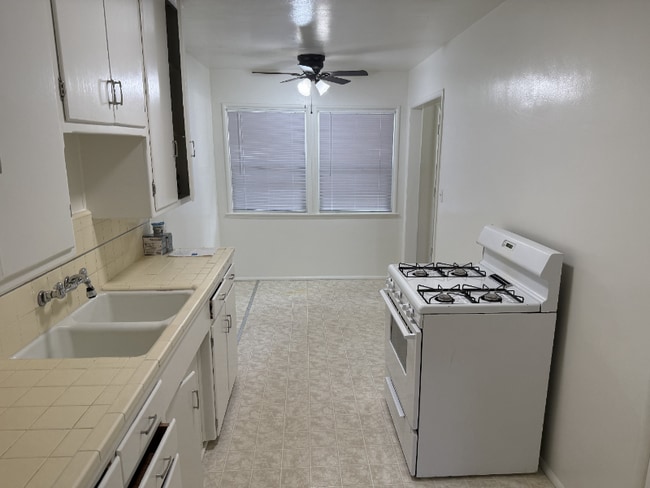 Photo - 2438 E Washington Blvd Unidad 2438