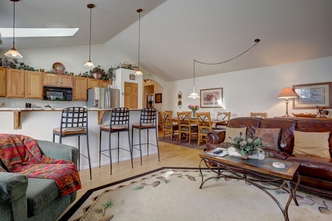 Photo - 192 Burgundy Cir