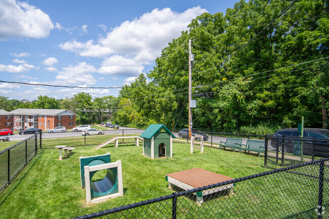 Building Photo - Allen Gardens Rental