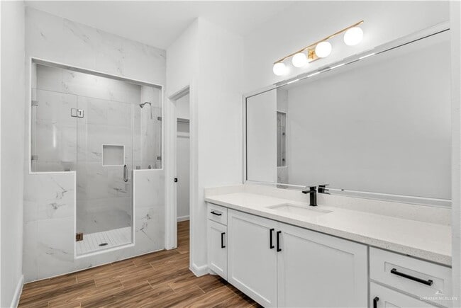 Photo - 12 W Woodson Dr Unit 4