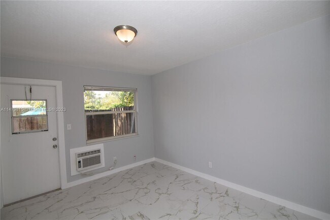 Photo - 1720 NE 13th St Unit 3