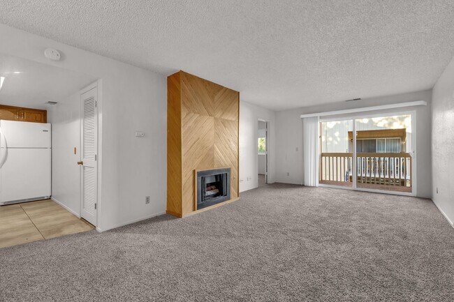 2bed, 2bath condo with W/D, Balsony and ri... - 2bed, 2bath condo with W/D, Balsony and ri... Unit 42